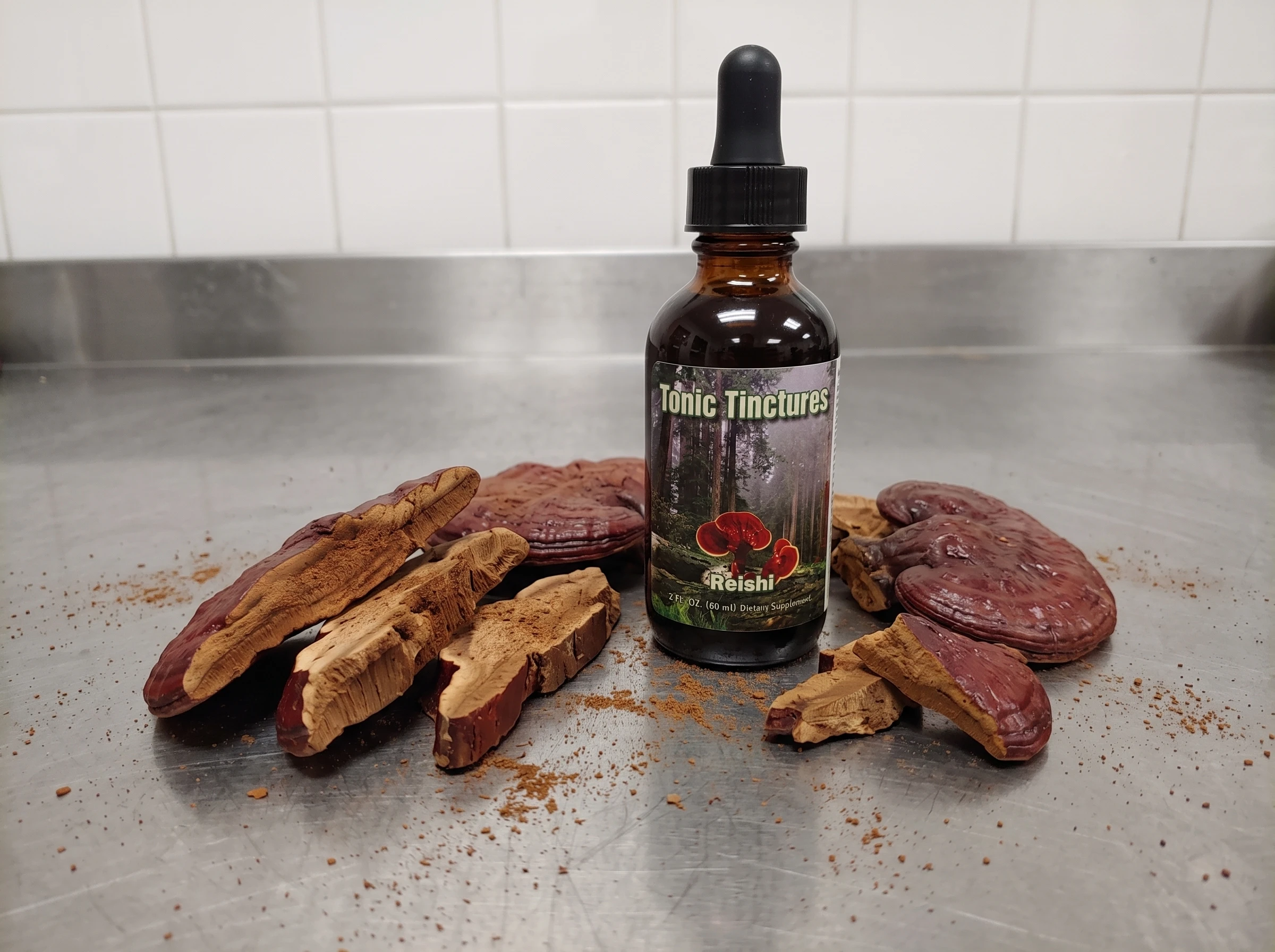 Reishi formulation with raw ingredients