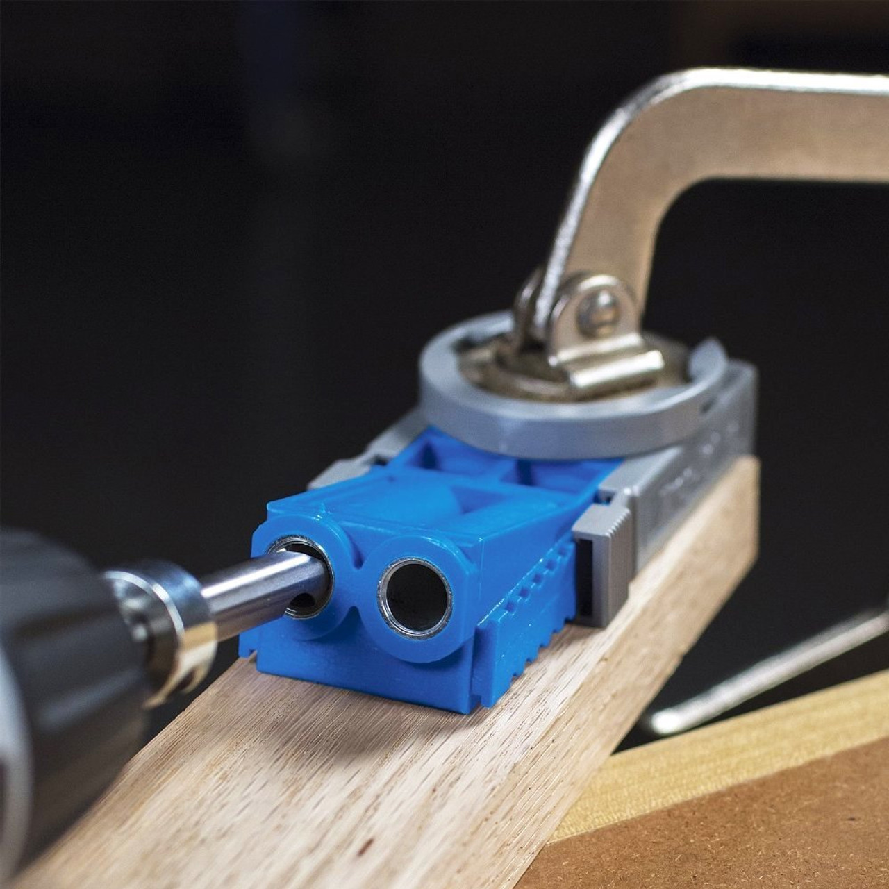 Kreg R3 Pocket Hole Jig and SK04 260-pc. 6-size Screw Kit Bundle for Woodworking