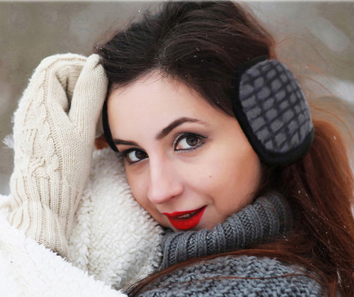 Earmuffs with a band that goes behind the head with a furry diamond design 12EM703