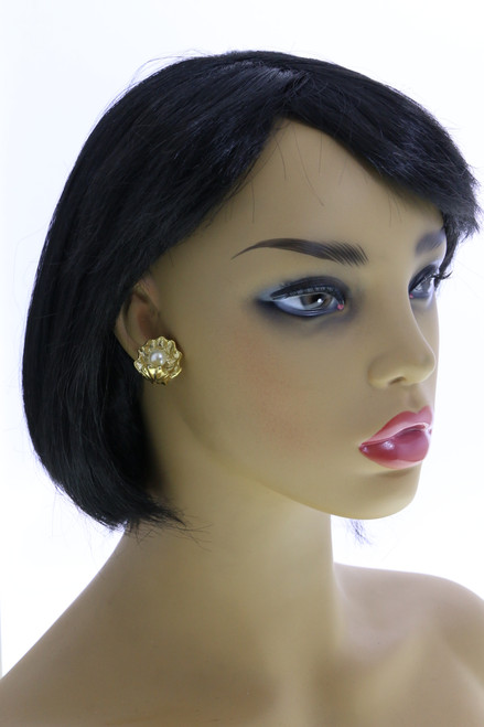 Clamshell With Imitation Pearl Clip Earrings Gold-Tone - C8