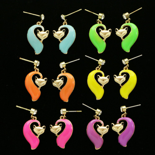 Gold tone dangle fox earrings E085
