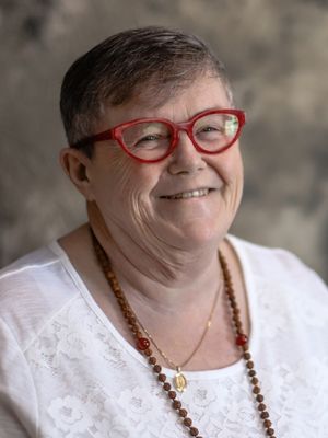 lynda-richards-300x400.jpg lynda-richards-300x400.jpg