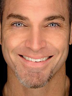mikki-willis-300x400.jpg