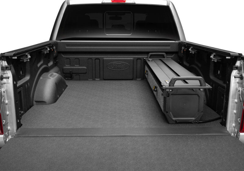 Retrax 19-26 RAM 1500 6.4ft Bed (No Multifunction Tailgate) RetraxPRO EZ-Off FRC-4000 - R-T-80245 Photo - Close Up