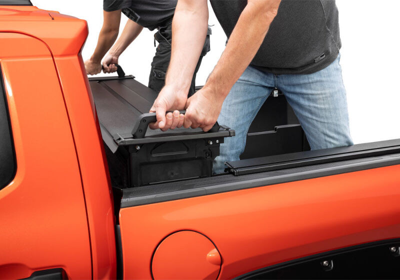 Retrax 19-26 RAM 1500 6.4ft Bed (No Multifunction Tailgate) RetraxPRO EZ-Off FRC-4000 - R-T-80245 Photo - lifestyle view