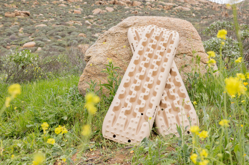DV8 Offroad DV8 Xtract Traction Boards | Pair | Tan - RTB1-02TN Photo - out of package