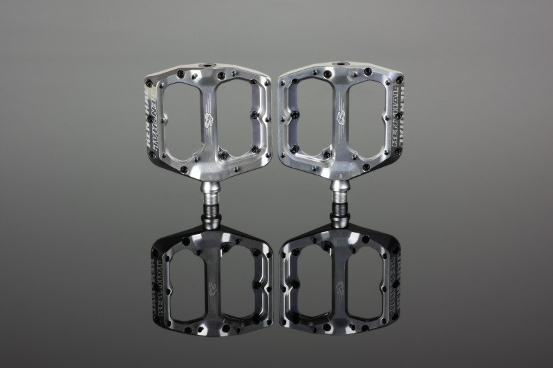 Renthal Cycle Revo-F Flat Pedal- Polished silver - PD10001-003-01 User 1