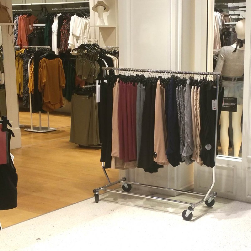 Single Rail Folding Rolling Clothing Rack Product Display Solutions