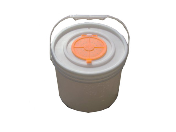 Challenge Plastics 50321 3.5 Gallon Bucket with Bait Lid for Fishing and Marine Use