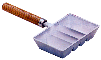 Lee Aluminum Ingot Mold with Wood Handles – 4-Cavity Casts for 2-1/2 lb. & 1 lb. Aluminum Bars (Part #90029)