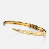 Para siempre: un elegante brazalete de oro de 14k adornado con 0,49 ct de deslumbrantes diamantes, que elevará sin esfuerzo su estilo diario.