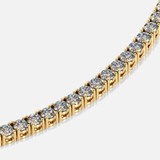 The combination of white gold and sparkling diamonds makes this tennis chain necklace an eye-catching piece of jewelry.