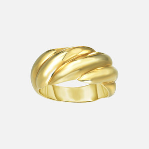 A croissant dome ring and garnish your fingers with shiny 14k gold. Its chunky silhouette casts an elegant glimmer with its smooth, rounded edges.