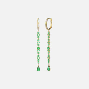 Eleve su estilo con estos pendientes de oro con esmeralda redonda y diamantes, que presentan un diamante de 0,30 quilates y una cautivadora esmeralda redonda de 0,68 quilates.