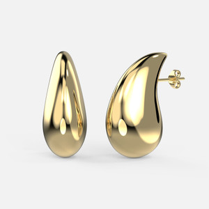 Vista frontal de nuestros pendientes Teardrop, meticulosamente elaborados en oro amarillo macizo de 14 quilates, estos pendientes de botón presentan un cautivador diseño de lágrima de 32 mm y 26 mm.