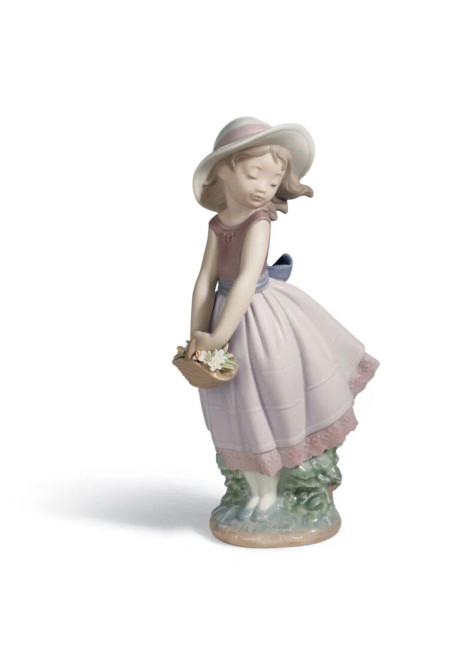 Lladro Pretty innocence Girl Figurine