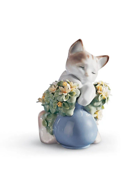 Lladro Dreamy Kitten Figurine