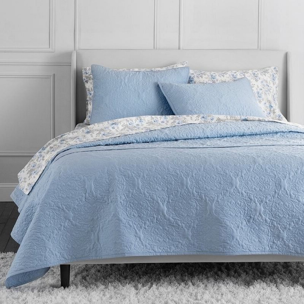 Queen Size Cotton 3-Piece Quilt Set in Blue with Quilted Damask Pattern