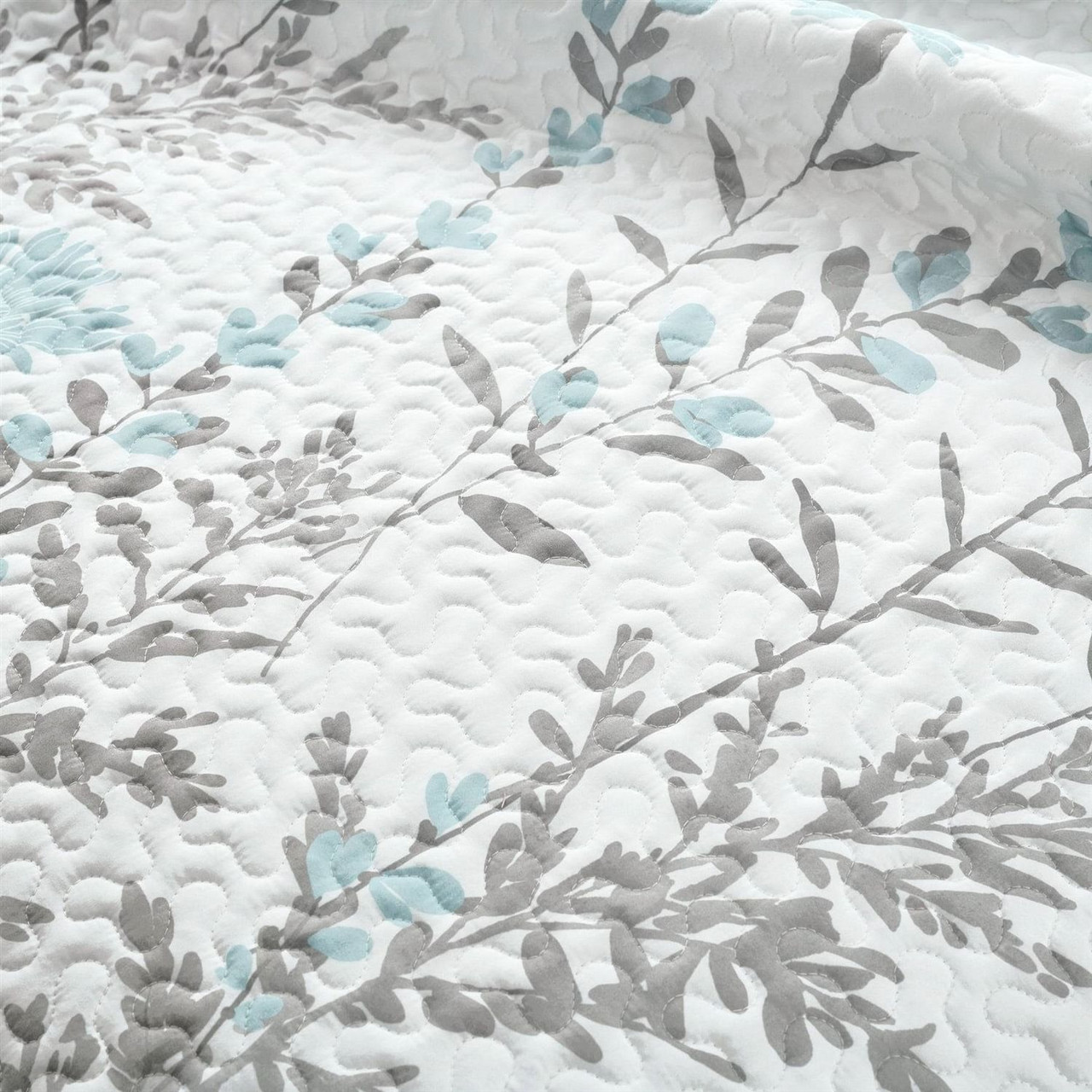 King Size Blue Grey Floral Lightweight Thin Polyester Fabric 3-Piece Quilt Set