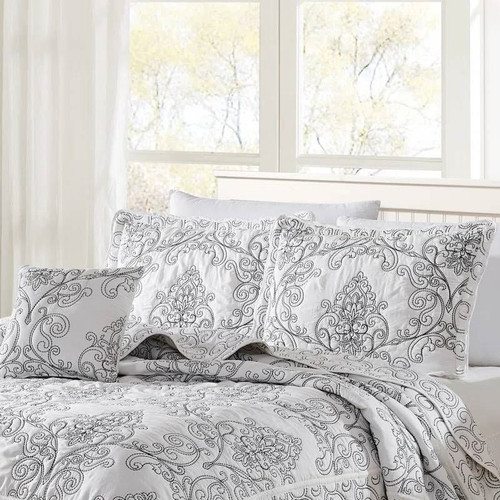 King size White Damask Embroidered 4 Piece Oversized Bedspread Set King size White Damask Embroidered 4 Piece Oversized Bedspread Set