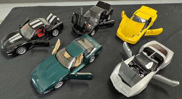 Maisto Chevrolet Corvette 1/18 Diecast Car Lot READ
