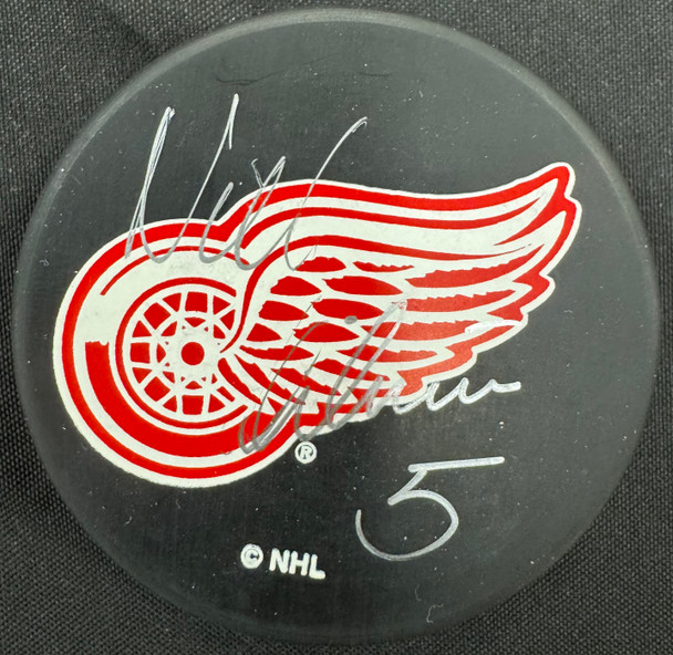 Nicklas Lidstrom Signed Autographed Puck JSA Cert *590
