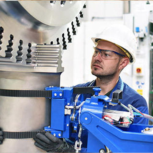 Technician in mechanical engineering, construction of gas turbines