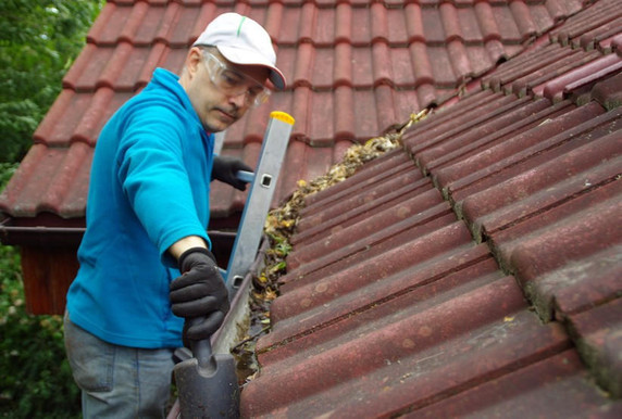 SafetyDocs by SafetyCulture Gutter Cleaning using a Ladder Safe Operating Procedure 