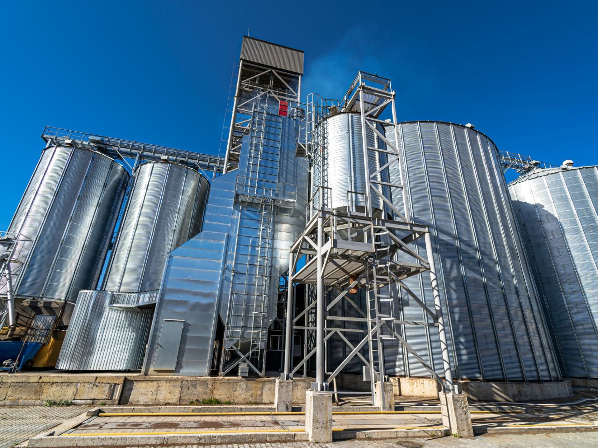 How Exactly Does a Feed Grain Elevator Work? Grain Handling Direct