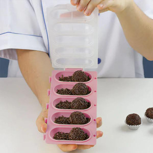 Bluestar Sprinkle Shaker for Confections - BlueStar  Bluestar Sprinkle Shaker for Confections - BlueStar