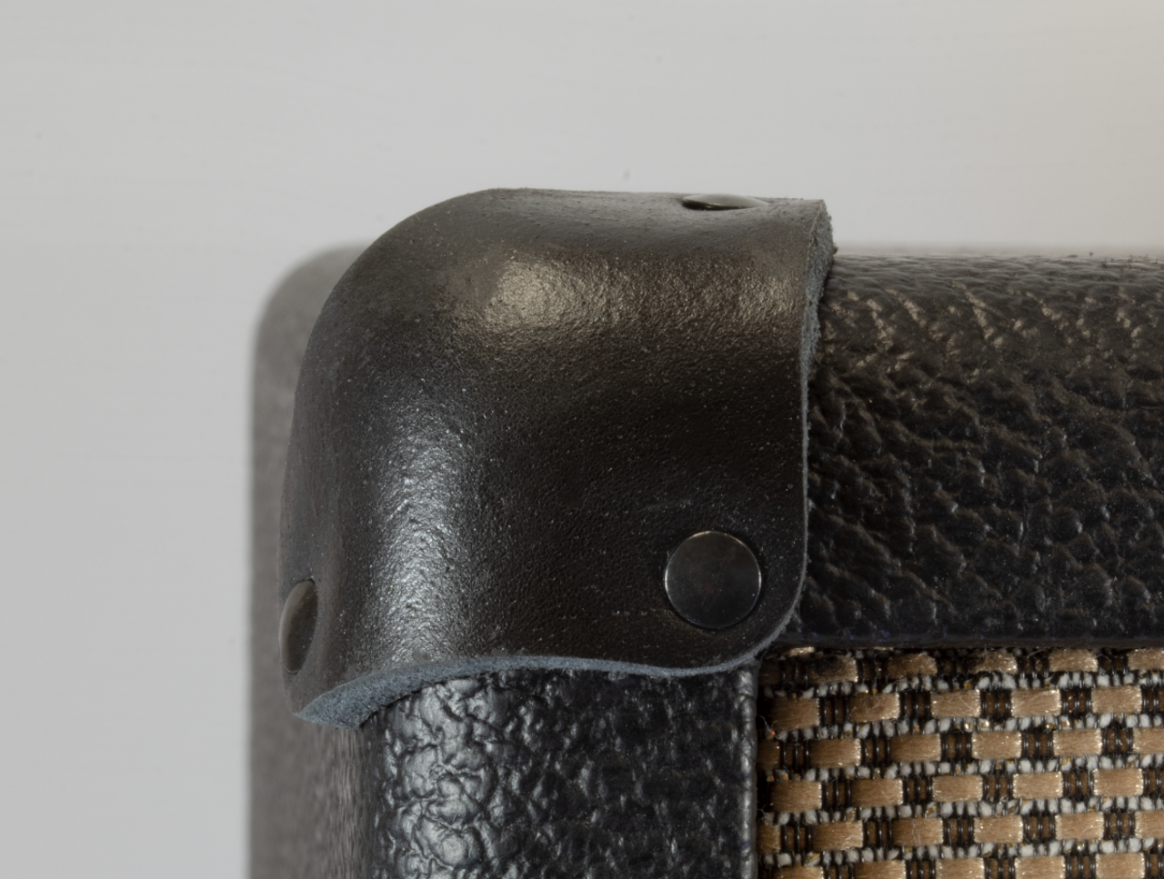Corner - Leather, Mesa Style Black