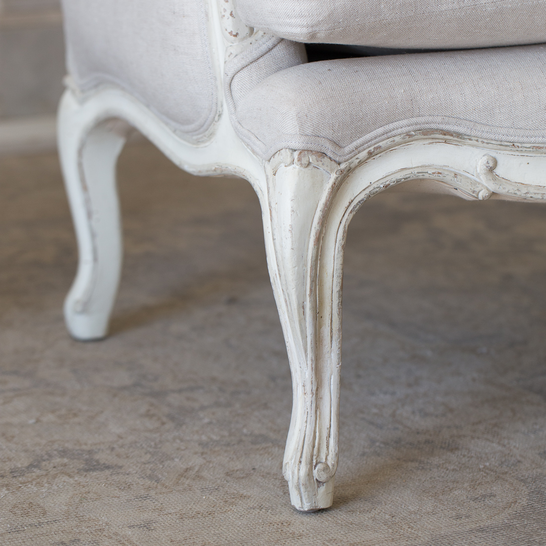 Eloquence® La Belle Bergere in Fog Linen and Gesso and Oyster Finish