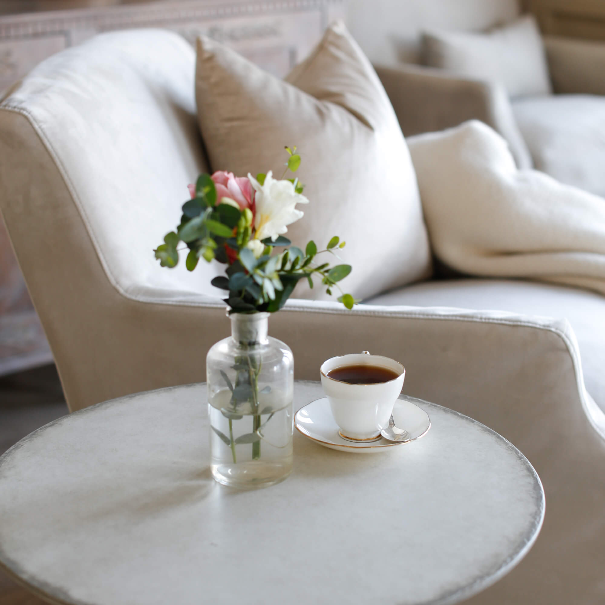 Eloquence Tavolino Side Table In Fleur De Sel And Storm Edge Finish