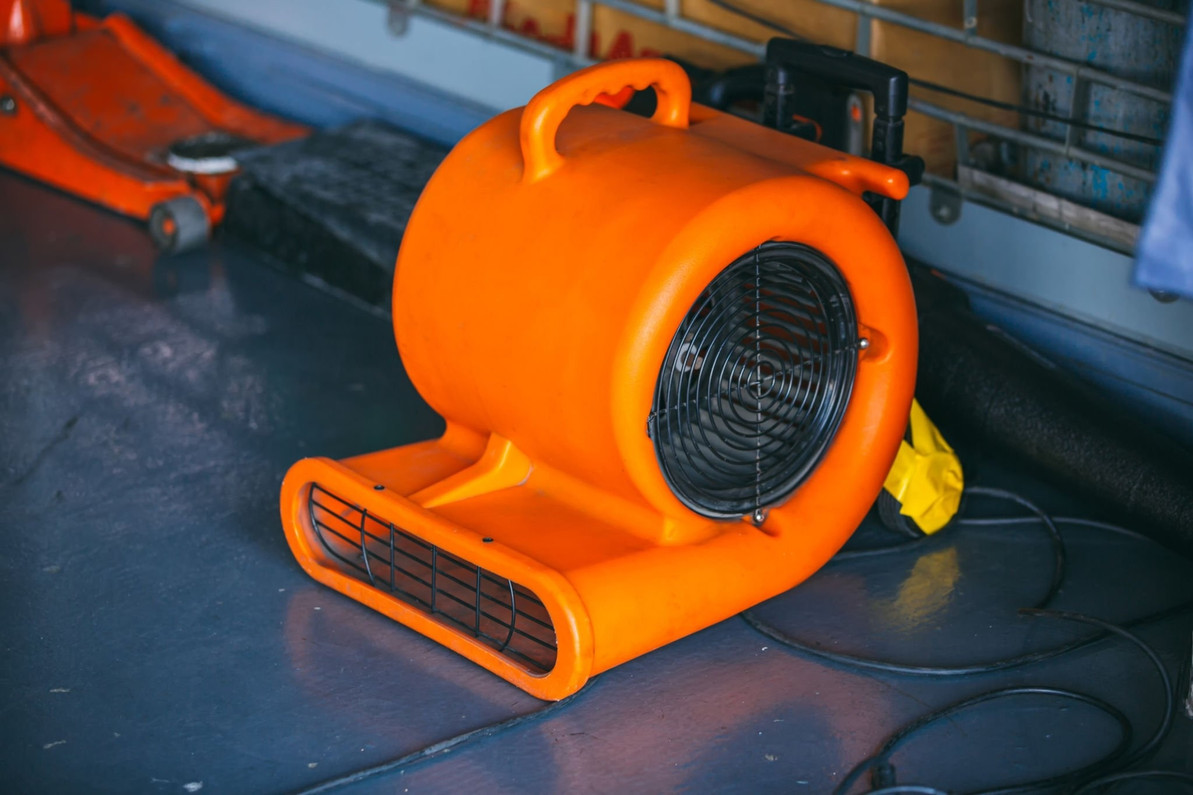 Air Mover Vs Fan: Ultimate Guide to Choosing the Best Cooling Tool