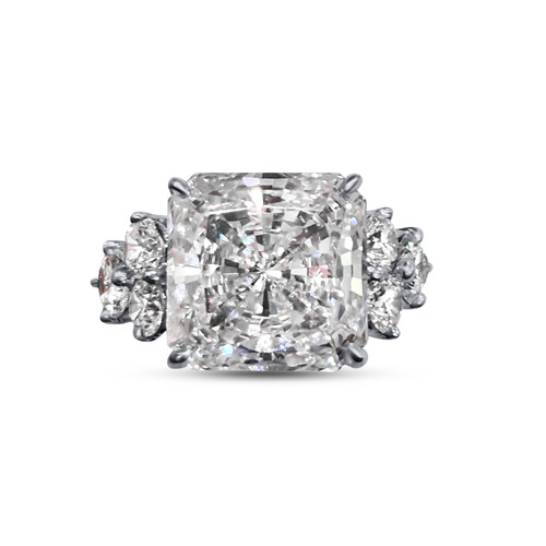 11CT Princess cut with 1.1TCW Round Sides(12.1 TCW)