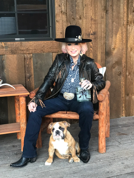 Tanya Tucker with her Cosa Salvaje Tanya Tucker Limited Edition Plata Tequila and dog!
