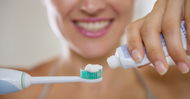Comment fonctionnent les dentifrices blanchissants Crest 3D White ? Guide des technologies de blanchiment efficaces