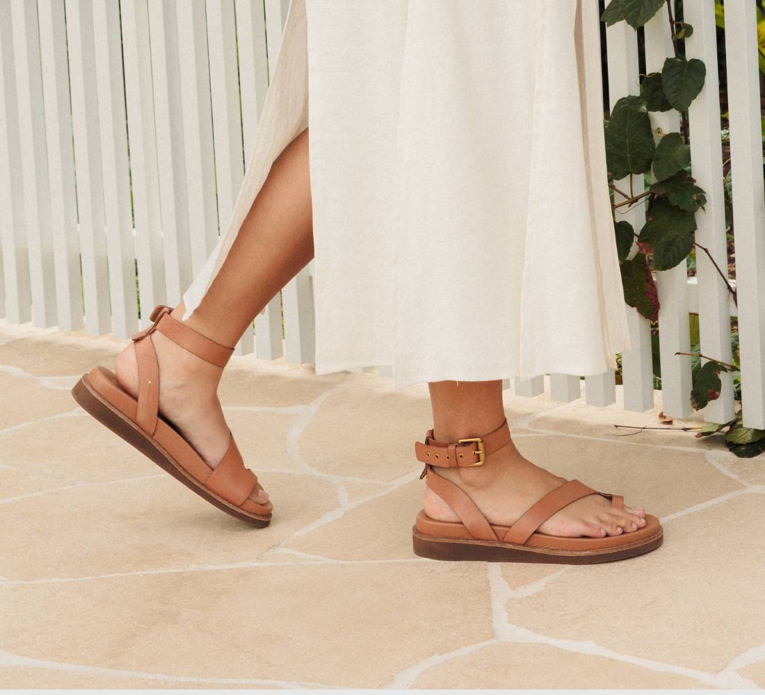 Frankie4 Sandals & Slides