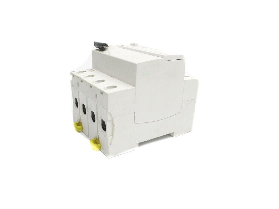 Schneider A9R41240 – Interruttore Differenziale 2P 40A 30mA Tipo AC