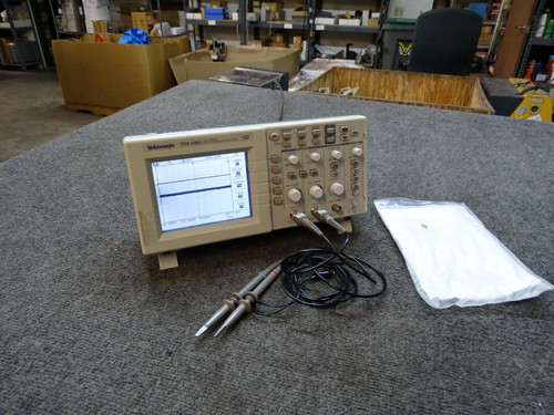 Tds1001 Tektronix 40 Mhz 1 Gs/S, 2 Ch Digital Storage Oscilloscope W/ 2 Probes