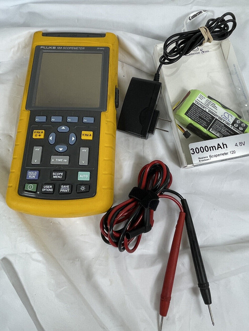Fluke 123 Scopemeter 20Mhz W/ Cables, Charger And New Battery