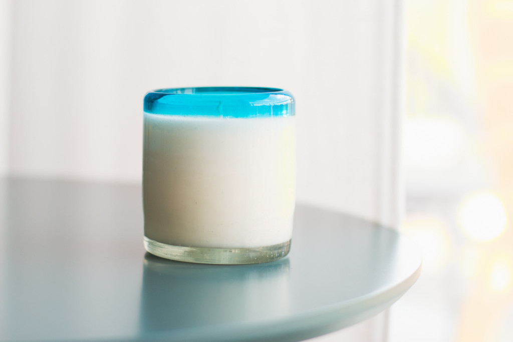 Premium Natural  candle - Hand-poured in cozy handmade glasses. Soy & Coconut Wax Blend + Essential Oils
Premium Candle No.1

Natural ingredients:
Soy & Coconut Wax Blend
100% Plant base

Handmade with love in Belgium
www.etnia.shop
Handblown glass made in Mexico
300 ml. 55-60 hrs. burning time.