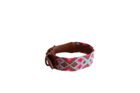 Handmade collar with colourful patterns woven by hand by artisans in Mexico. Handmade collar with colourful patterns woven by hand by artisans in Mexico.
Your furry friend will love this beautiful and unique collar. Large dog collar brown, pink, aqua, blue