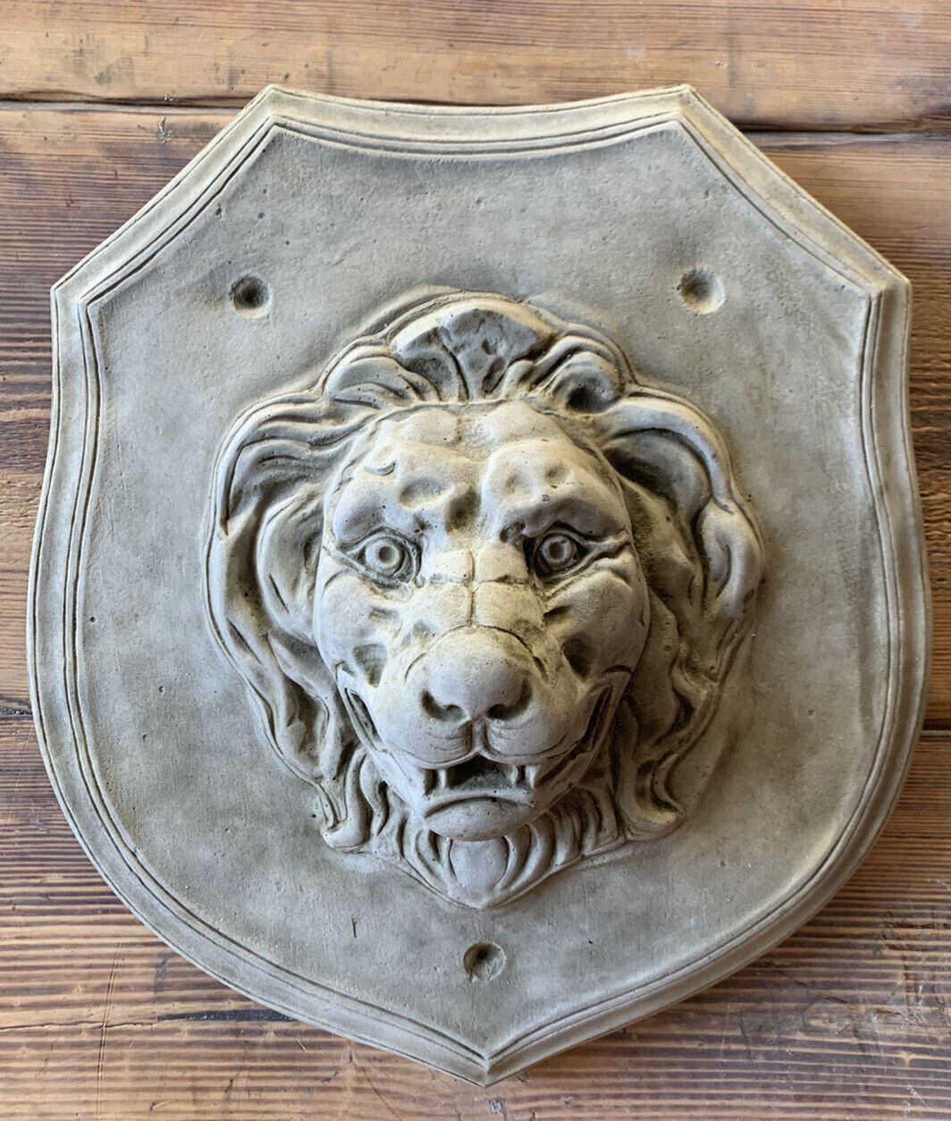 STONE GARDEN LION ON SHIELD WALL PLAQUE GIFT ORNAMENT