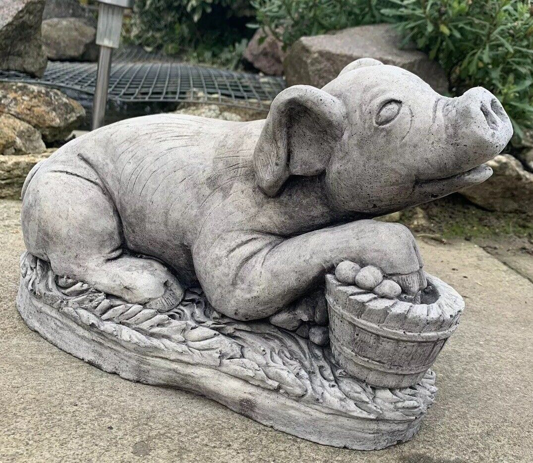 STONE GARDEN LYING PIG ON GRASS DETAILED LARGE ORNAMENT STATUE