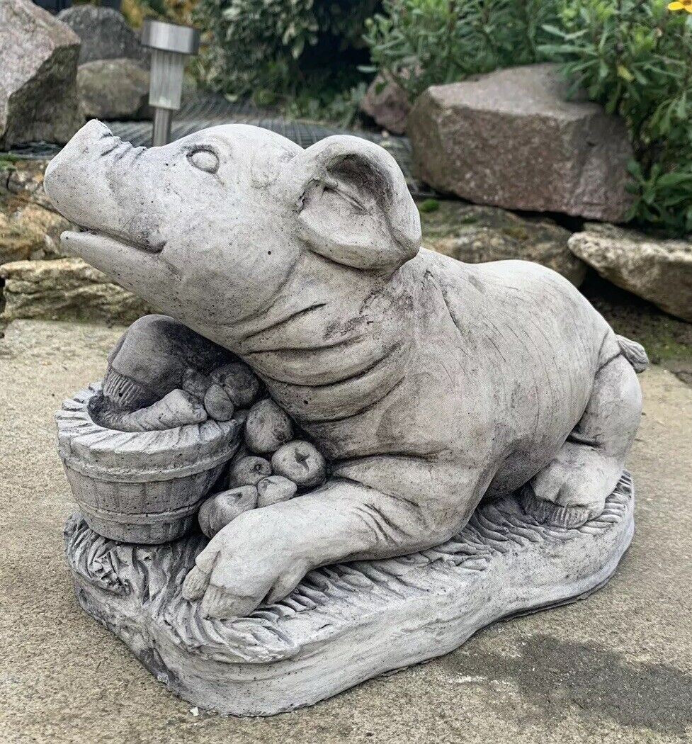 STONE GARDEN LYING PIG ON GRASS DETAILED LARGE ORNAMENT STATUE