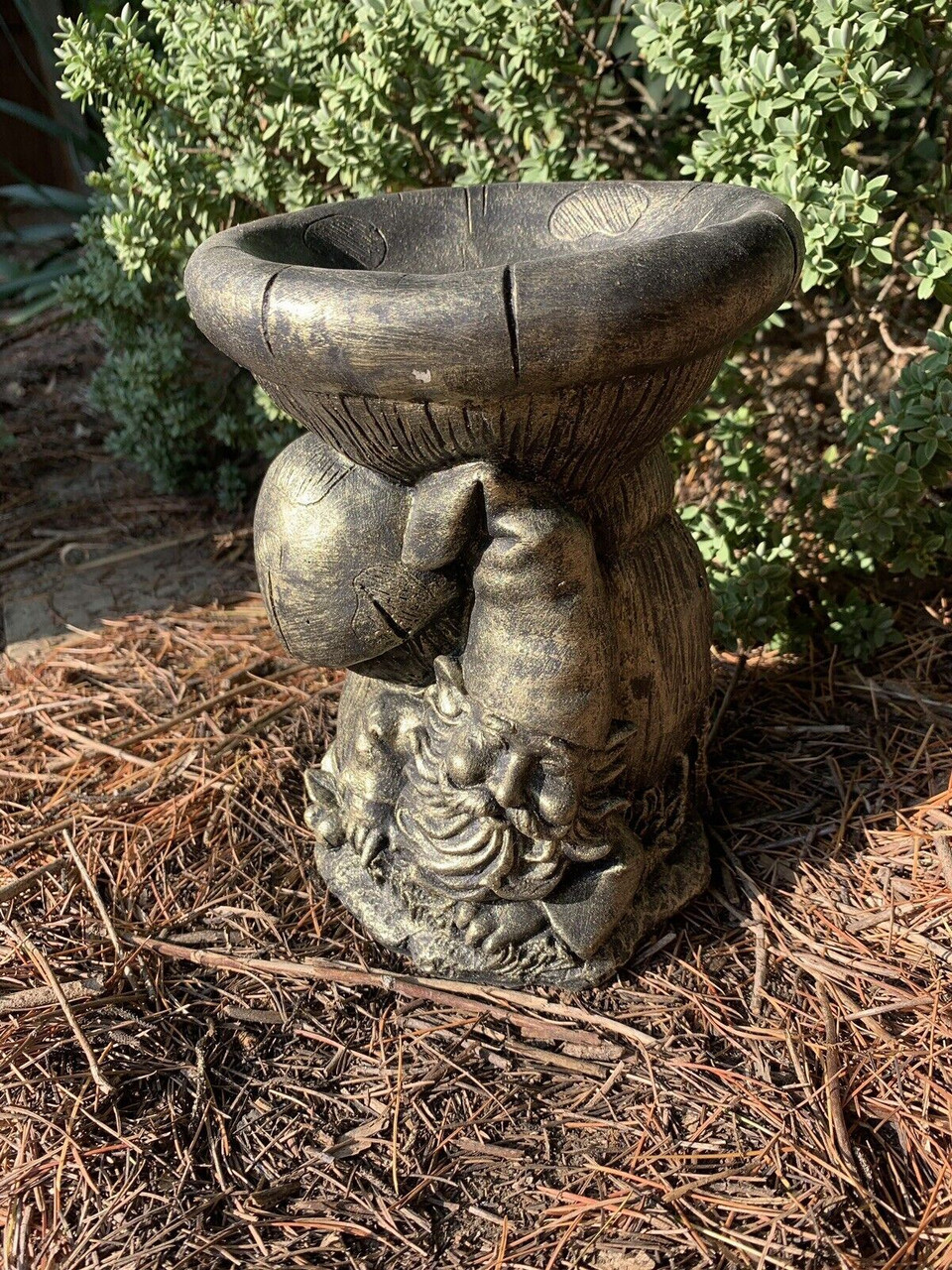 STONE GARDEN CHEEKY GNOME BIRD FEEDER BATH GOLD ORNAMENT