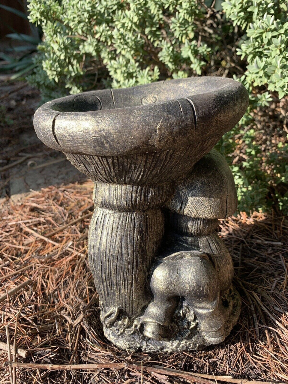 STONE GARDEN CHEEKY GNOME BIRD FEEDER BATH GOLD ORNAMENT