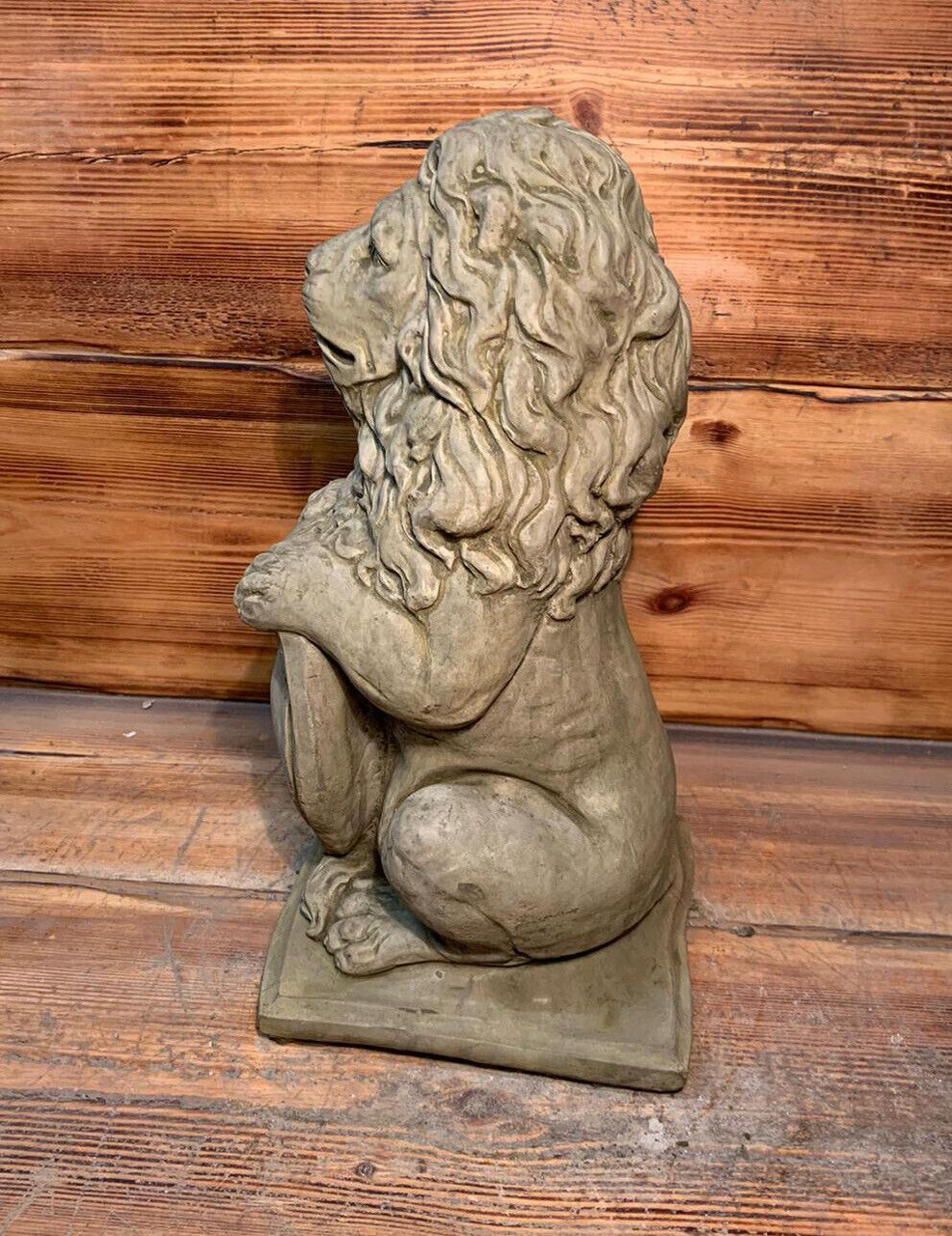 STONE GARDEN PROUD LION WITH SHIELD ON BASE STATUE PILLAR CAP DETAILED ORNAMENT