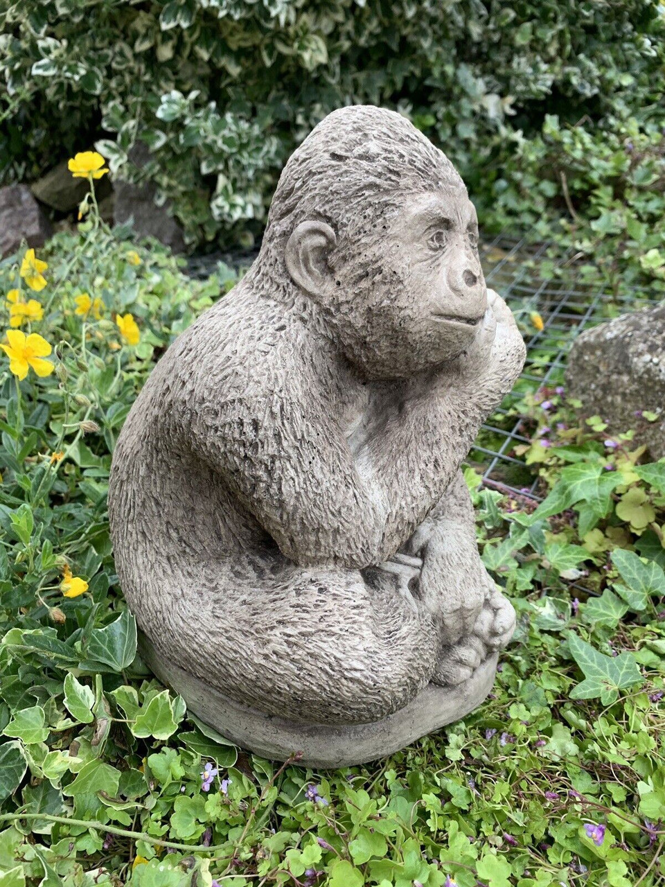 STONE GARDEN SILVERBACK GORILLA EATING BAMBOO LEAVES MONKEY APE STATUE ORNAMENT